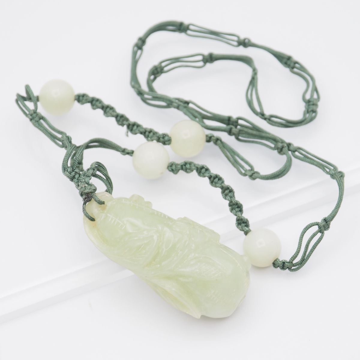 H579 グリーンストーン ネックレス 花彫刻 紐 デザイン アンティーク拍卖