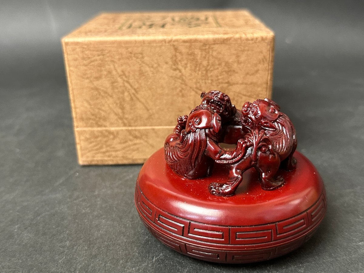 Y651 中国 朱肉入れ 回転三戯獅蓋 約直径9cm 高さ6cm 中国美術 骨董 伝統工芸品 アンティーク 朱肉 置物 箱付き 美品 現状品拍卖