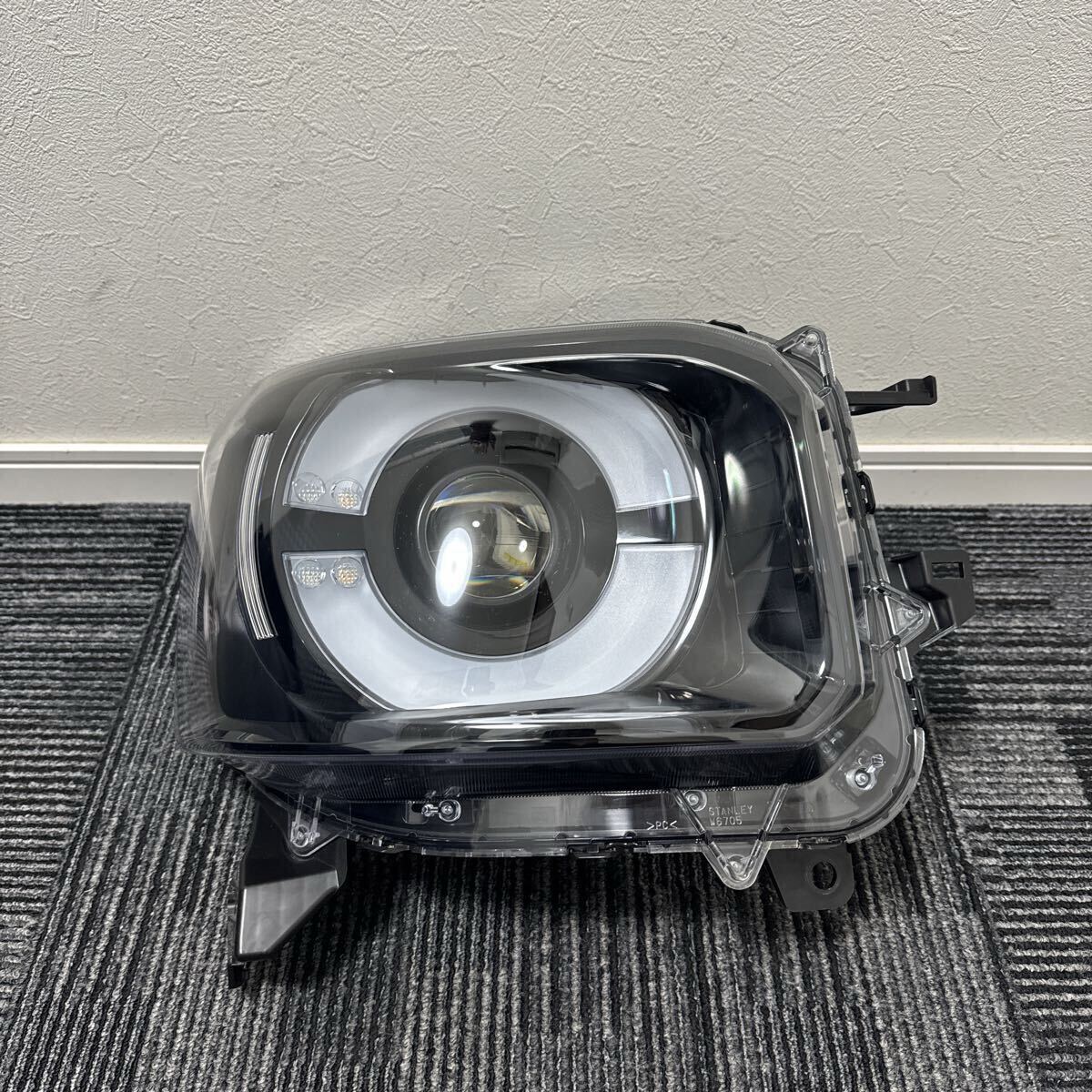新車外し 超美品 HONDA ホンダ JF5 JF6 N-BOX NBOX 純正 右 運転席 LED ヘッドライトSTANLEY w6705 刻印:N拍卖