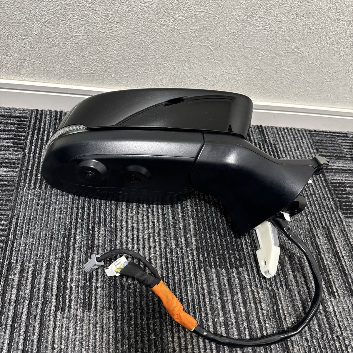 美品 トヨタ 30系 後期 アルファード ヴェルファイア 純正 右 運転席 ドアミラー BSM カメラ付き 17ピン 1ピン 046252 黒 ブラック 202拍卖