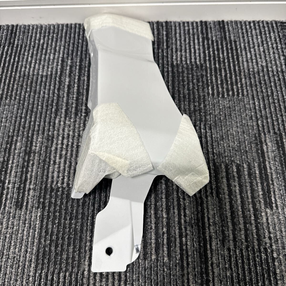 新品未使用 MXUA80/MXUA85/AXUH80/AXUH85 80系 ハリアー モデリスタ サイドスカート 左 助手席 フロントフェンダー 089 パールホワイト 白拍卖