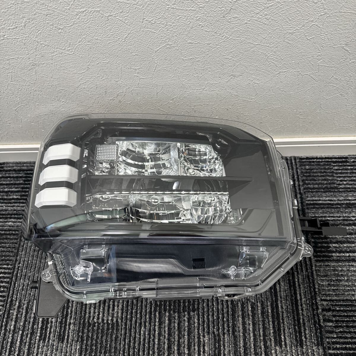 新車外し 超美品 ダイハツ LA900S LA910S タフト 純正 右 運転席 LED ヘッドライト KOITO 100-6907D 刻印:46S ②拍卖