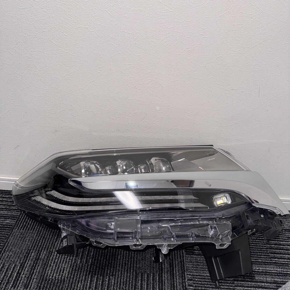 美品 AGH30W AGH35W GGH30W GGH35W AYH30W 30系 後期 アルファード 純正 右 運転席 ヘッドライト シーケンシャル 3眼 ICHIKOH58-91 打刻ハ拍卖