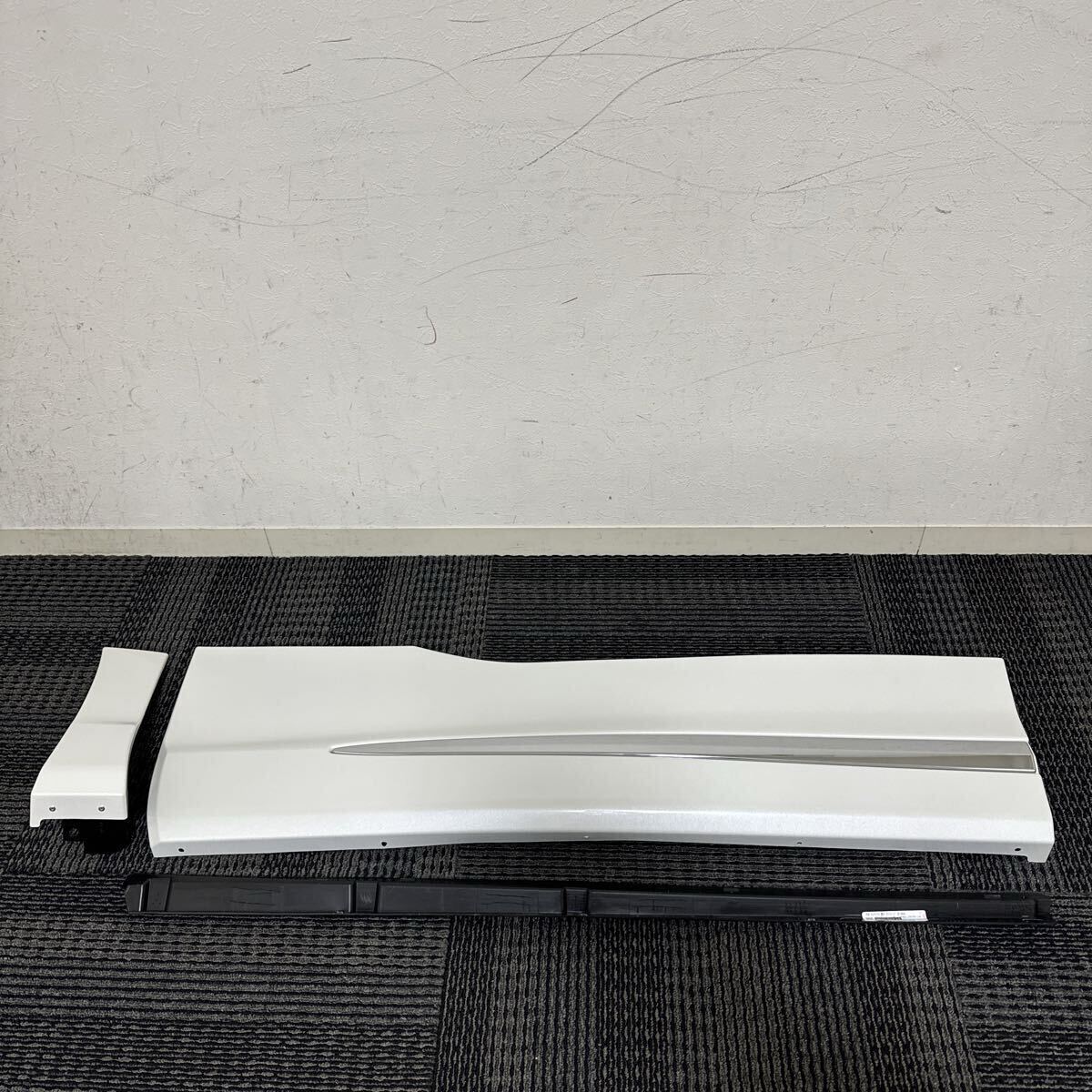 新品未使用 トヨタ 30 アルファード ヴェルファイア モデリスタ 左 助手席 サイドスカート フロントドア フェンダー 070 パールホワイト 白拍卖