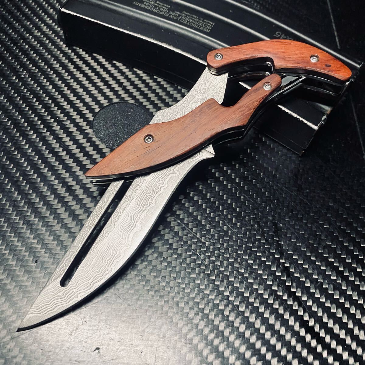 【日本在庫あり 翌日発送 】独特なデザイン 全金属 サバイバルナイフ 折りたたみナイフ 107g 野外登山 アウトドア フォールディングナイフ拍卖