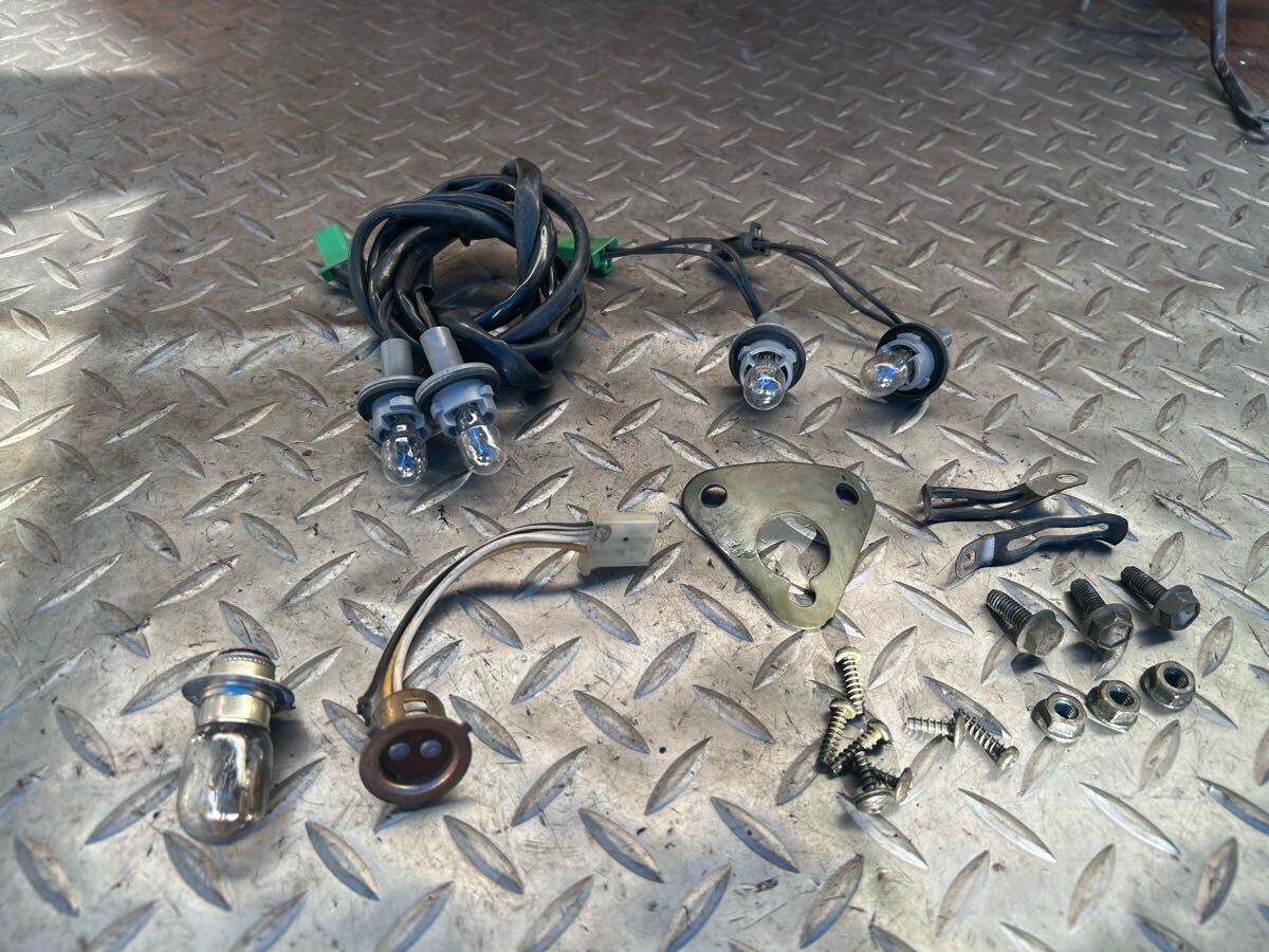 4499■ スズキ ヴェルデ ベルデ CA1MA ヘッドライト ソケット ウインカー フロント リア 電球 ネジ など拍卖
