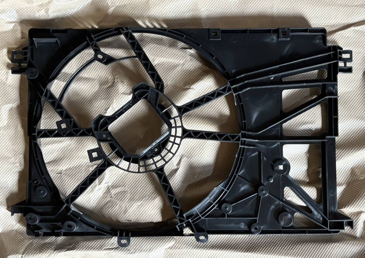 ZWR90 ヴォクシー 社外新品 ファンシュラウド  ZWR92/95/97 MZRA90/92/95/97 25010拍卖