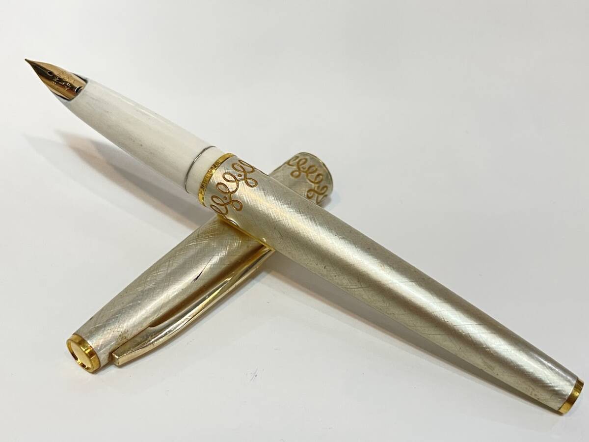 〇 PILOT パイロット 万年筆 ペン先18K-750 刻印  シルバーカラー 使用済中古品拍卖