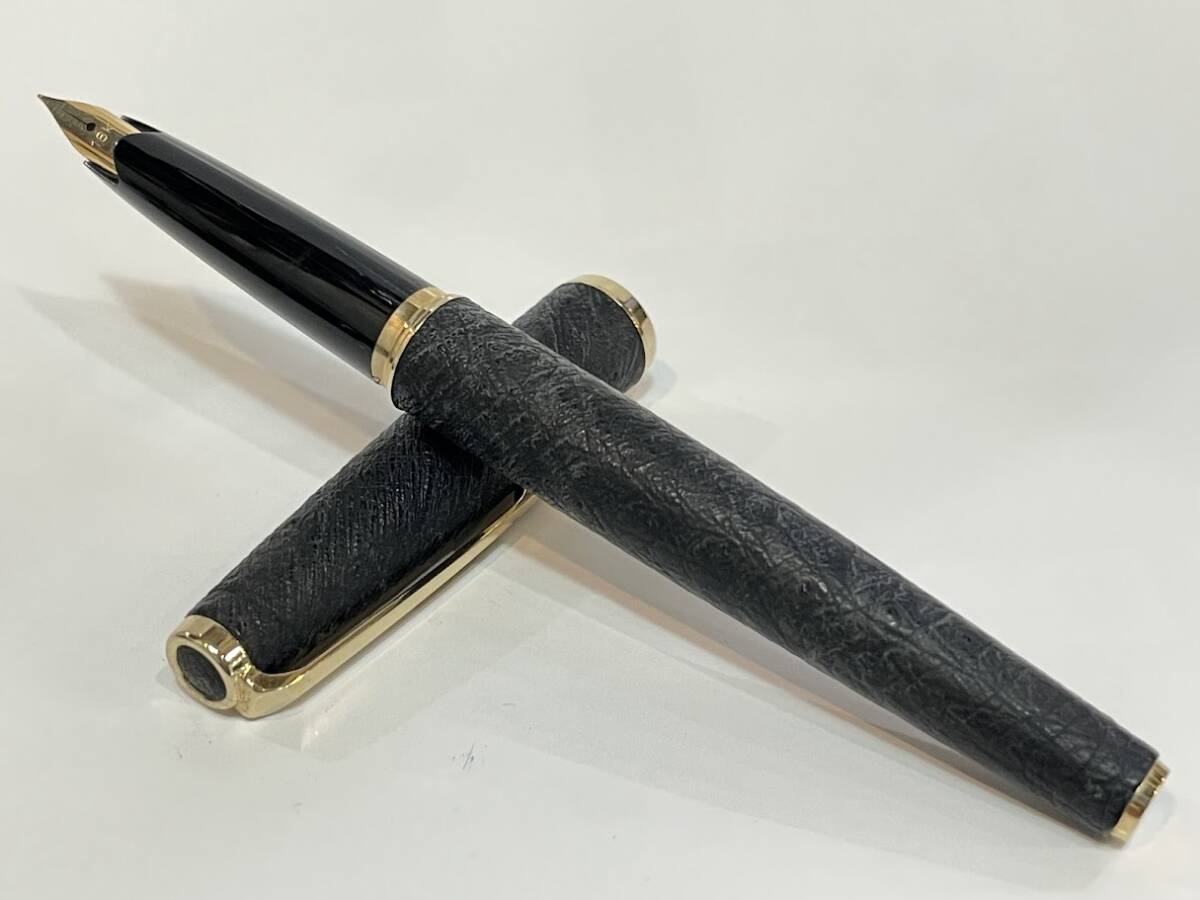 〇  Sailor セーラー 万年筆 ペン先18K 刻印 18金 ブラックレザー&ゴールドカラー 状態良好拍卖