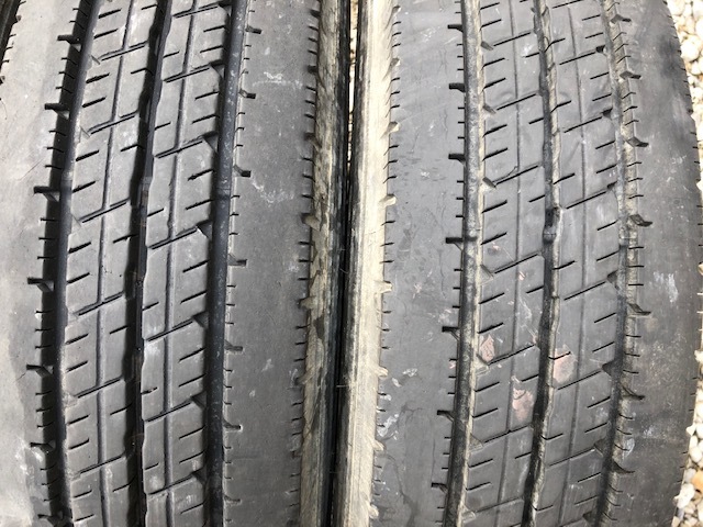 バリ山縦溝ラジアル 215/85R16 120/118L DUNLOP ENASAVE SPLT38ダンロップエナセーブ 2本 4トン車エルフキャンターコンドル CANTER CONDOR拍卖