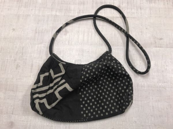 衣 KINU 和柄 和物 襤褸 ボロ オリエンタル モード レトロ ショルダー 斜めがけ 肩がけ バッグ カバン 小物入れ レディース グレー拍卖