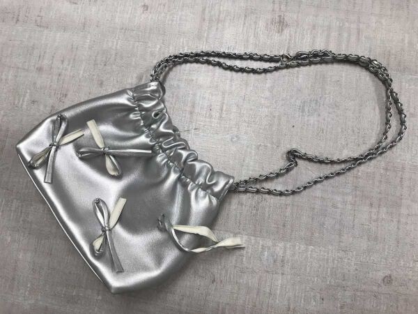 韓国ストリート K-POP バレエコア ガーリー Y2K 00s メタリック 光沢 リボン装飾 チェーン バッグ カバン レディース シルバー拍卖