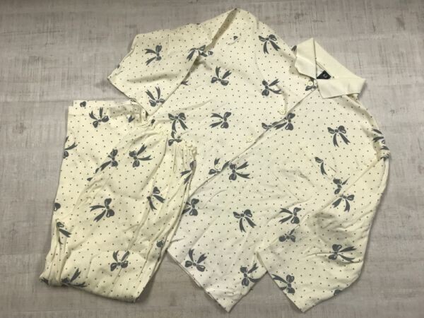 エマニュエルウンガロ emanuel ungaro レトロ モード 古着 リボン総柄 ルームウェア 寝間着 パジャマ 上下セットアップ レディース L 白拍卖