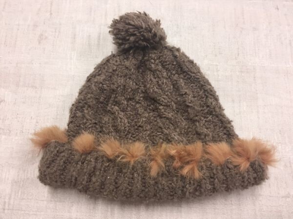 アミティ AMITY レトロ カントリー ラビットファー装飾 ボンボン付き ニット キャップ 帽子 レディース アクリル100% 茶色拍卖