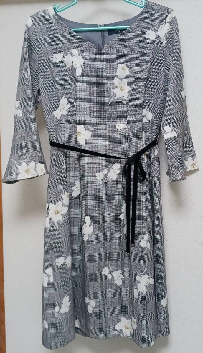 新品同様 Fabulous Angela ファビュラスアンジェラ グレンチェック 花柄 ワンピース アプワイザーリッシェ snidel ロイヤルパーティー拍卖