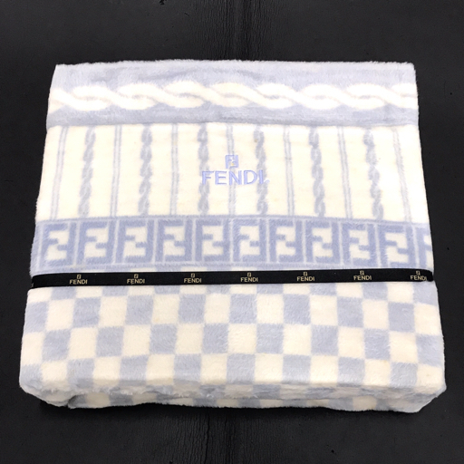 フェンディ 349-07 シルク 毛布 ブルー×ホワイト系 表記サイズ 140cm×210cm 保存箱付き FENDI QN112-13拍卖