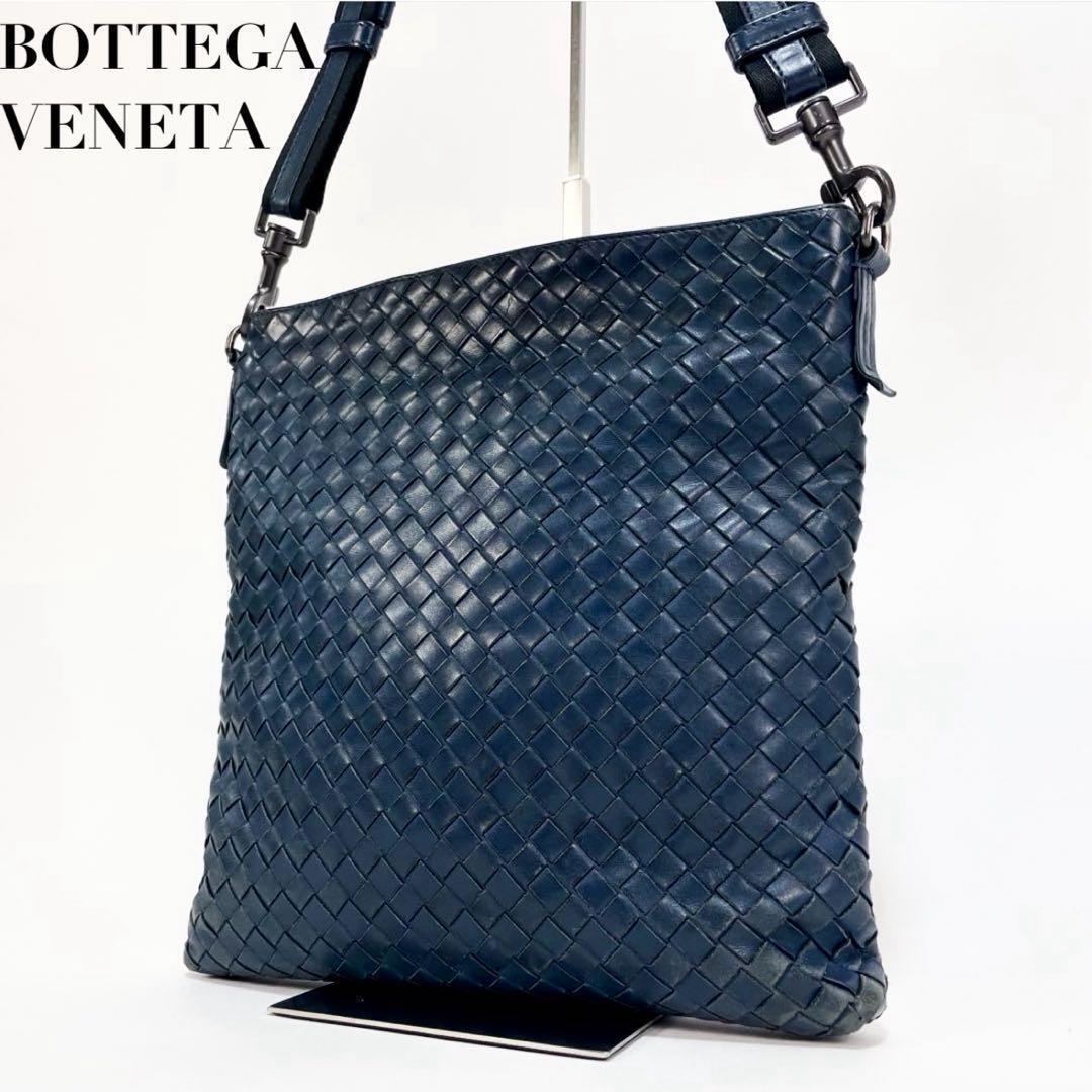 【正規品】BOTTEGA VENETA ボッテガヴェネタ ショルダーバッグ 肩掛け イントレチャート 編み込み ネイビー 紺色 レザー メンズ レディース拍卖