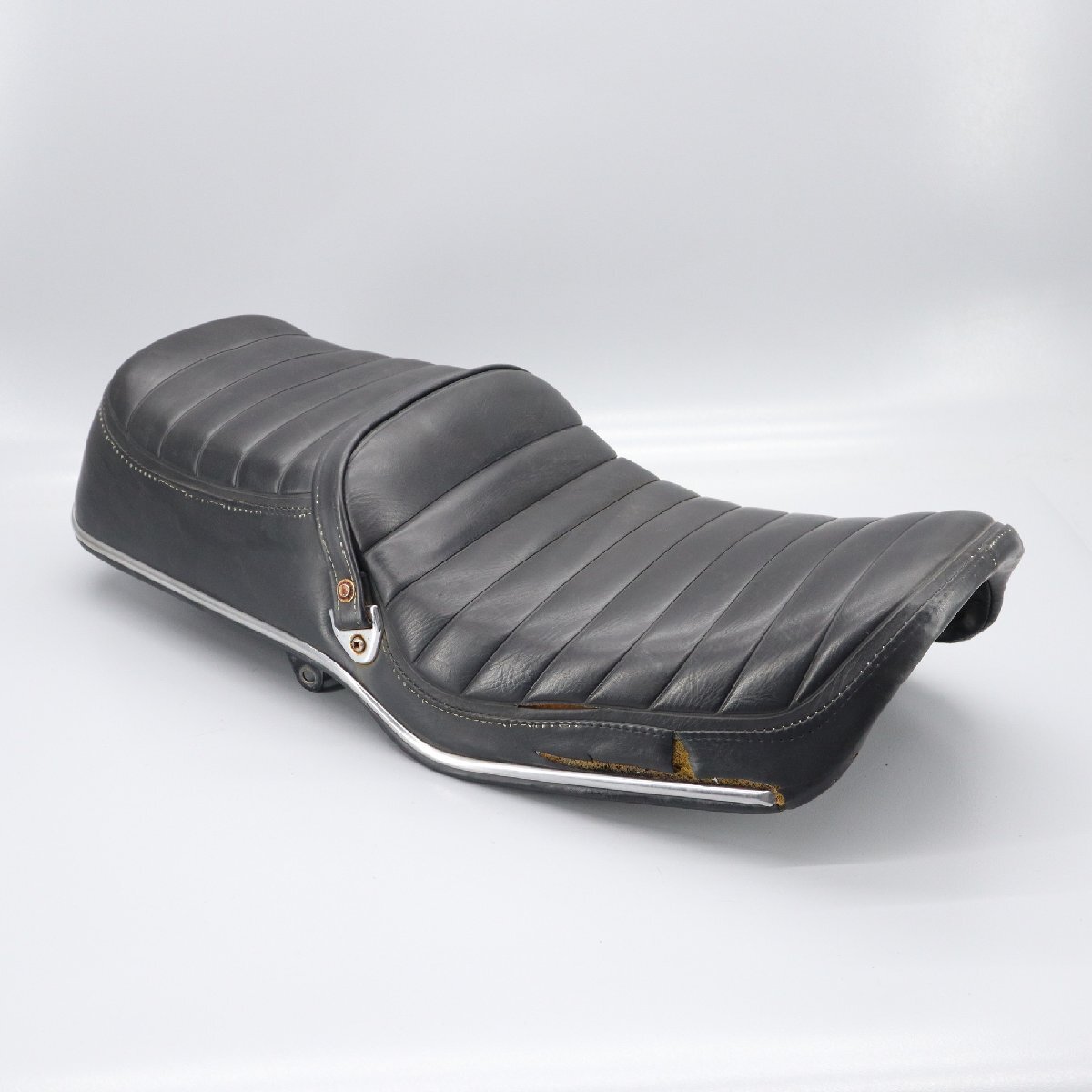 ホンダ CB750カスタムエクスクルーシブ RC04 純正 シート 鉄ベース 250822BD0091拍卖