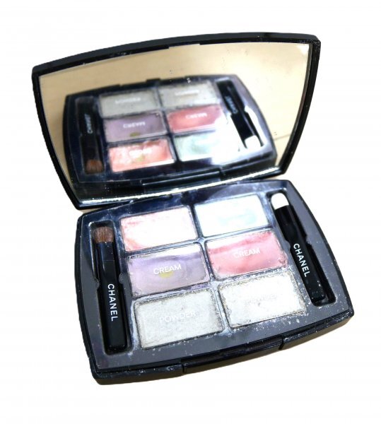 CHANEL シャネル ★ メークアップカラー ★ グロス・パウダー・クリーム ★ ブラシ2本入り ★ シャネル コントゥラスト ルミエール拍卖