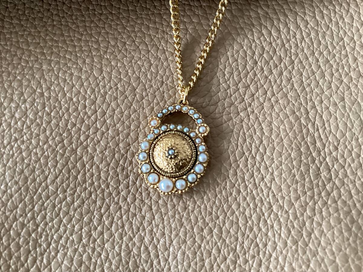 ★未使用★カネコイサオ  パール付きゴールドモチーフネックレス拍卖