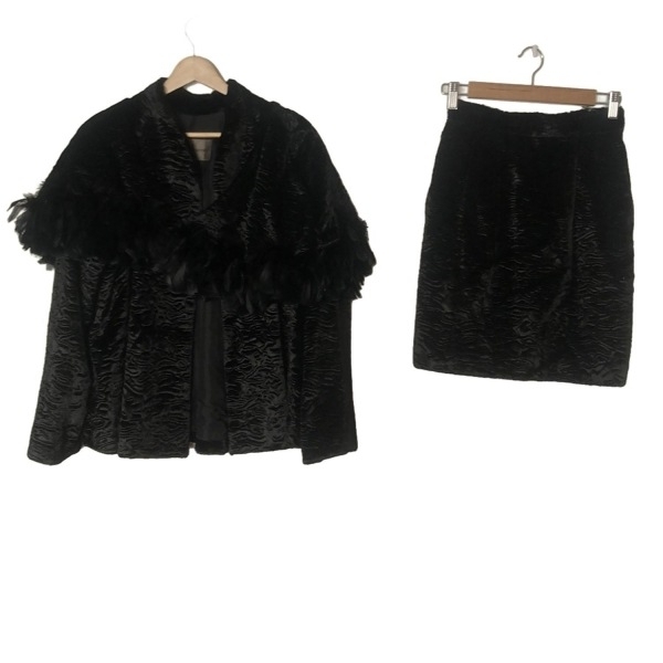 ピンキー&ダイアン Pinky&Dianne スカートスーツ - 黒 レディース ベロア/ケープ付き/肩パッド レディーススーツ拍卖