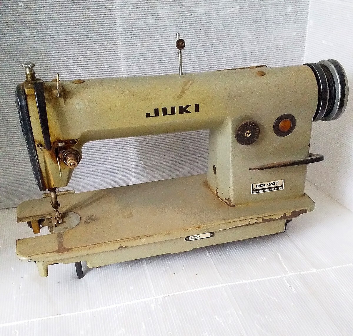 JUKI ジューキ 工業用ミシン 職業用ミシン DDl-227 ミシン 裁縫 動作未確認 ジャンク 28kg アンティークミシン レトロミシン 昭和レトロ拍卖
