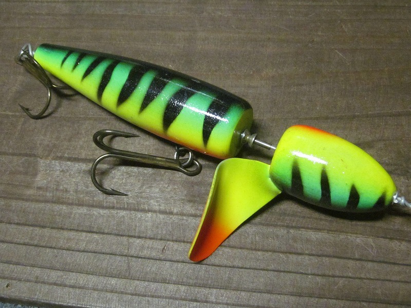 大物用 名称不明大型ウッドスイッシャー マスキー用大型プラグ 送料390円 落札即日に取引開始が条件2拍卖