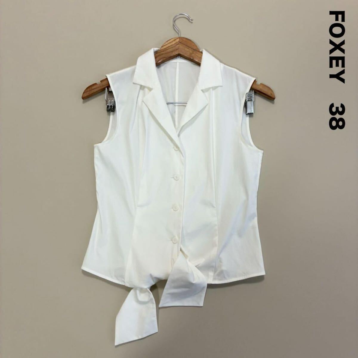 FOXEY フォクシー☆裾結び開衿ノースリーブブラウス ホワイト 38 白 シャツ拍卖