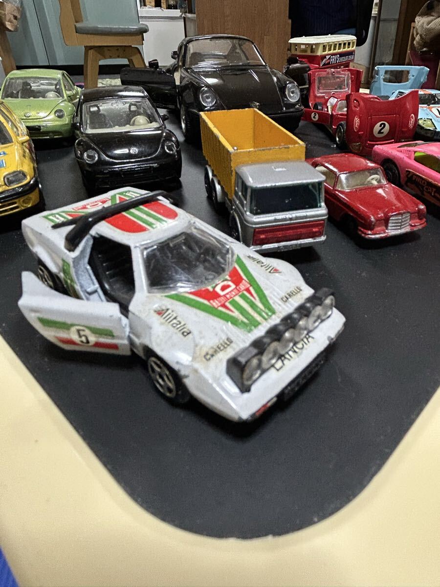 ヨーロッパ各国製ミニカー 13台 英国・スペイン・ポーランド・フランス・イタリア 中古品拍卖