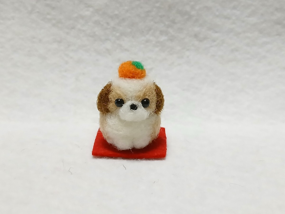 羊毛フェルト ハンドメイド ミニチュア オブジェ 飾り お正月飾り シーズーちゃん 鏡餅拍卖