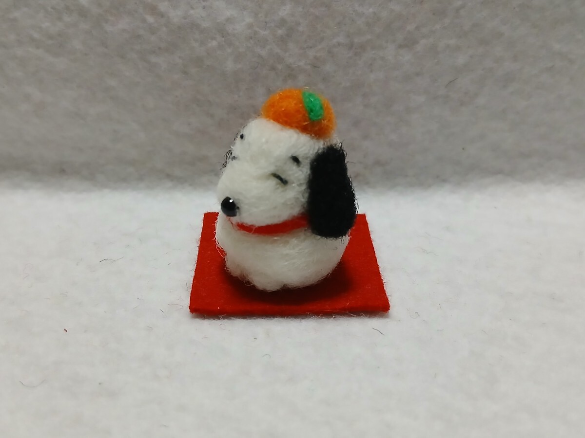 羊毛フェルト ハンドメイド ミニチュア オブジェ 飾り お正月飾り 白黒わんこちゃん 鏡餅 小さな仔犬 犬鏡餅拍卖