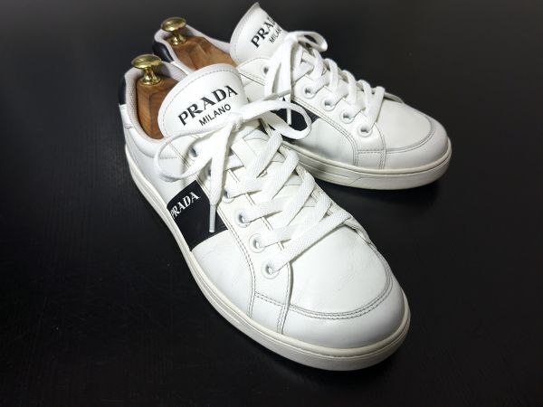 プラダ 6.5 PRADA オフホワイト ロゴデザイン レザースニーカー 968拍卖