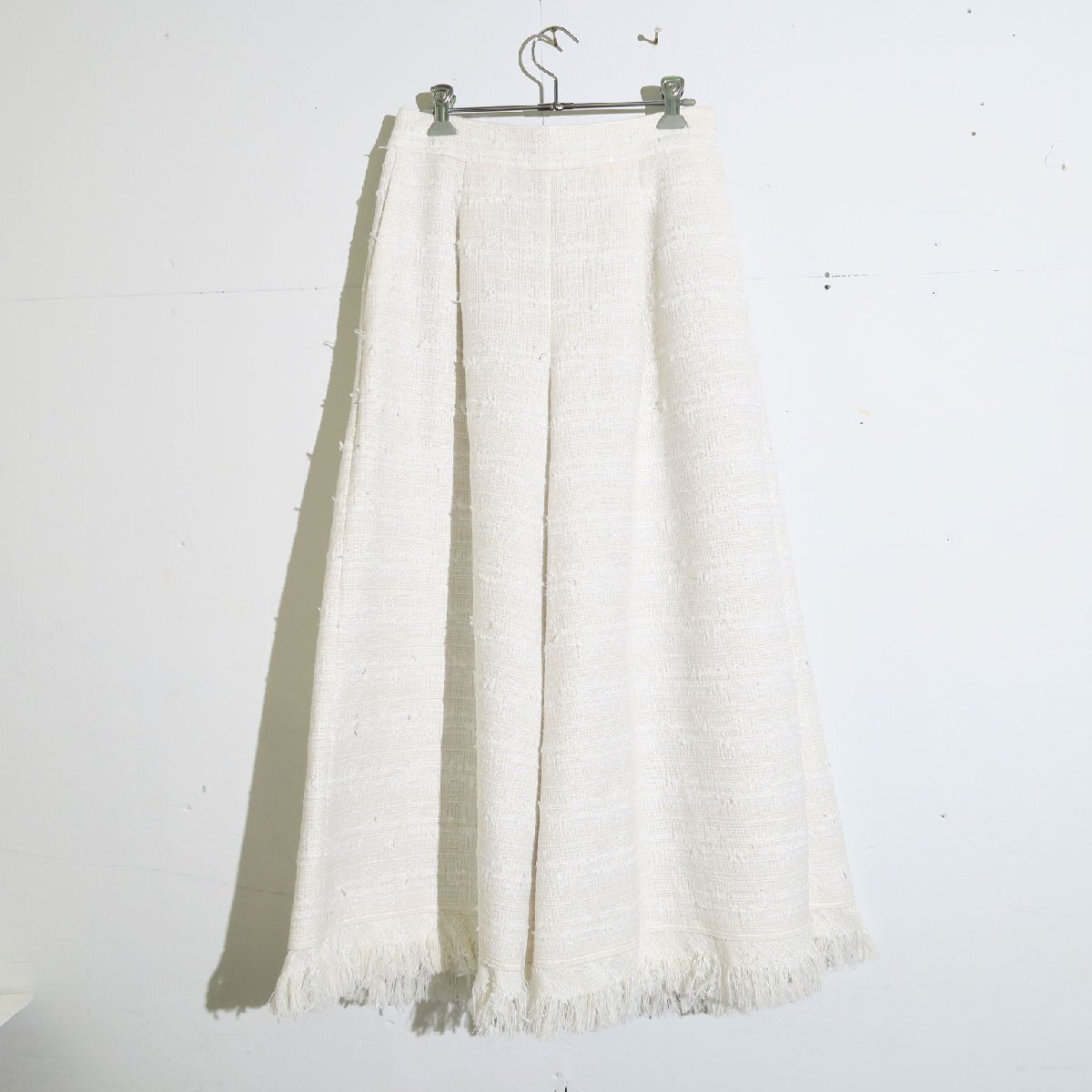 24aw ADORE テープヤーンツィードパンツ 定価70,400円 size36 ECRU 531-5130004 アドーア ワイドフレア フリンジ タック拍卖