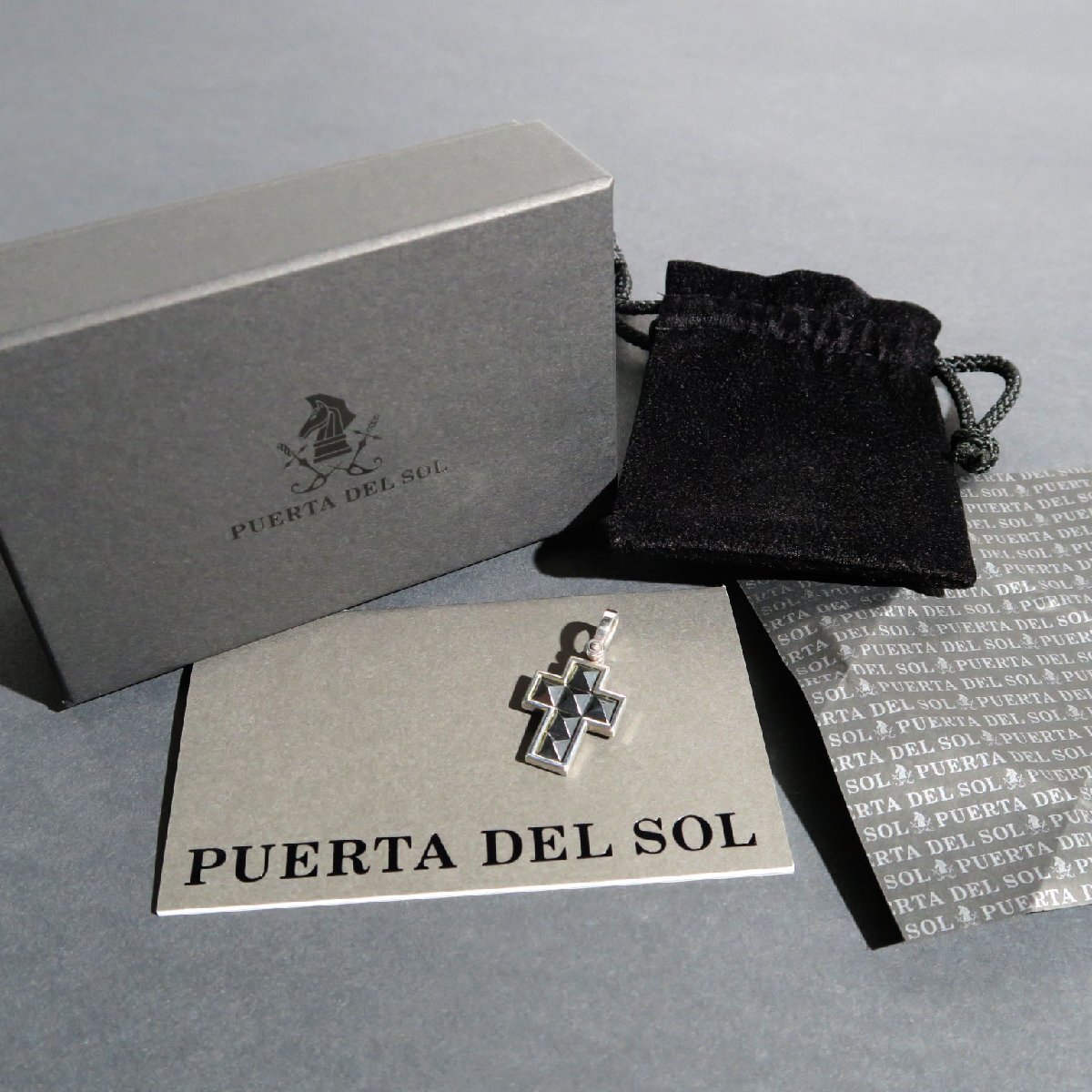PUERTA DEL SOL PE192 ピラミッドスタッズヘマタイト クロスペンダント 定価36,300円 プエルタデルソル ネックレストップ SILVER950拍卖