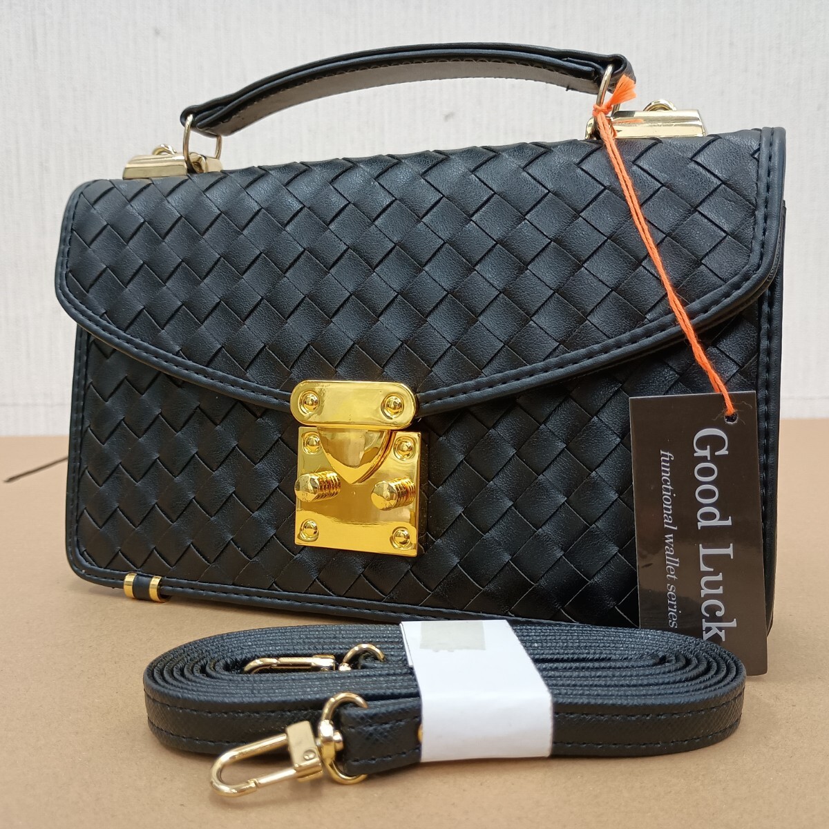 訳あり特価 新品未使用 編み込み メッシュ イントレチャート セカンドバッグ クラッチバッグ ショルダーベルト付き ブラック拍卖