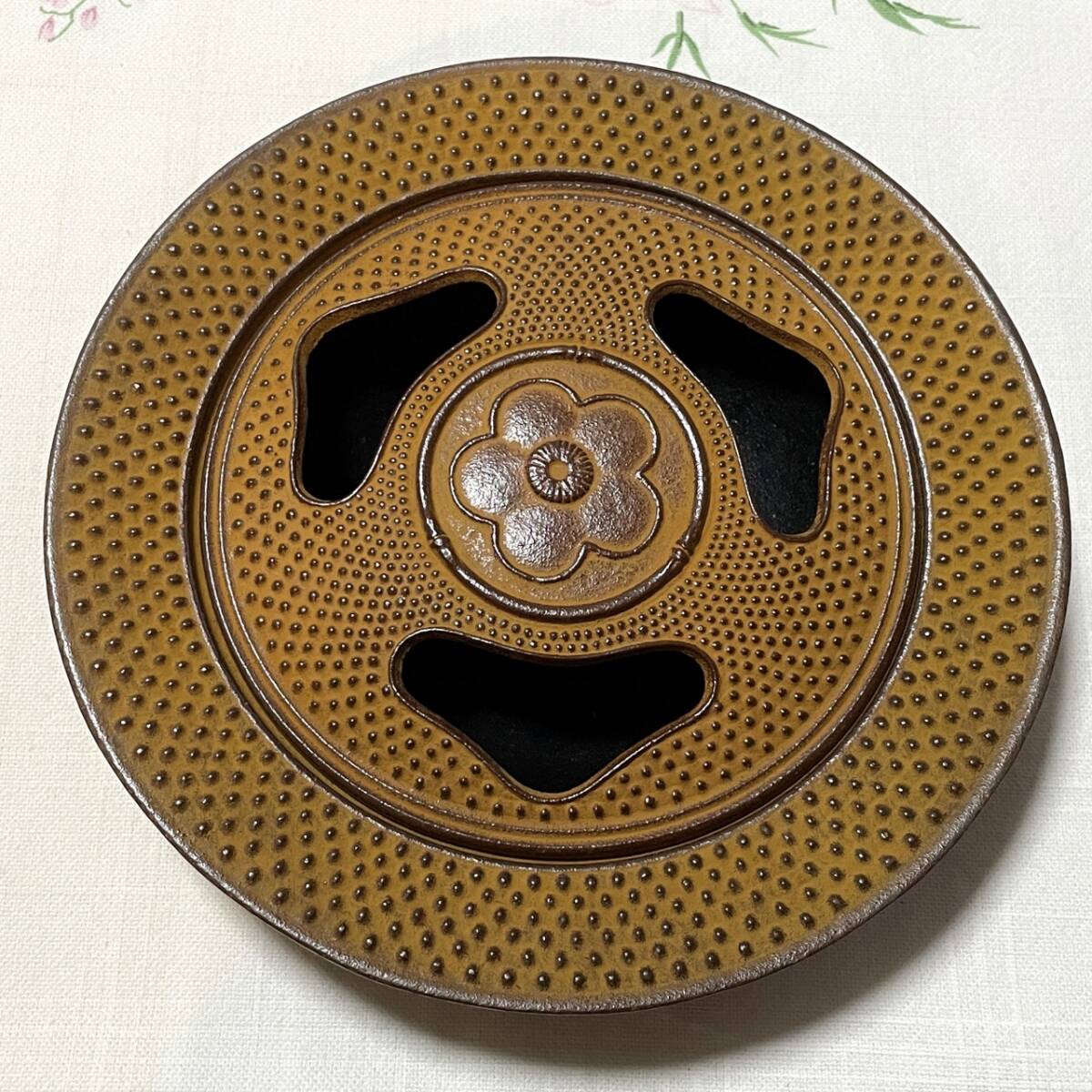 新品 南部鉄器 鉄製 鋳物 梅の花 灰皿 拍卖