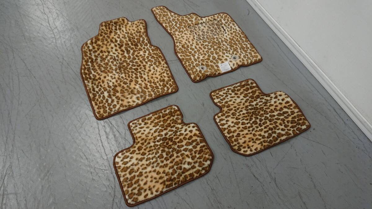 ★☆スーパーメイド☆高級フロアマット!ヒョウ柄フロアマット ムーヴ/ムーヴカスタム L150/152/160S後期AT/4WD/コラムシフト車用☆★拍卖