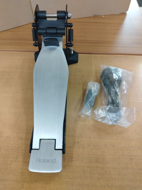 【中古美品】ROLAND KT-9 キックトリガーペダル 静音設計 電子ドラム用 動作確認済 送料無料 おてがる配送拍卖