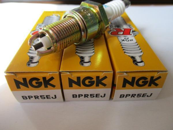 ダイハツ シャレード G10 G100 G101 G102 G112 DAIHATSU CHARADE / NGK スパークプラグ BPR5EJ 3270 3本セットです。拍卖