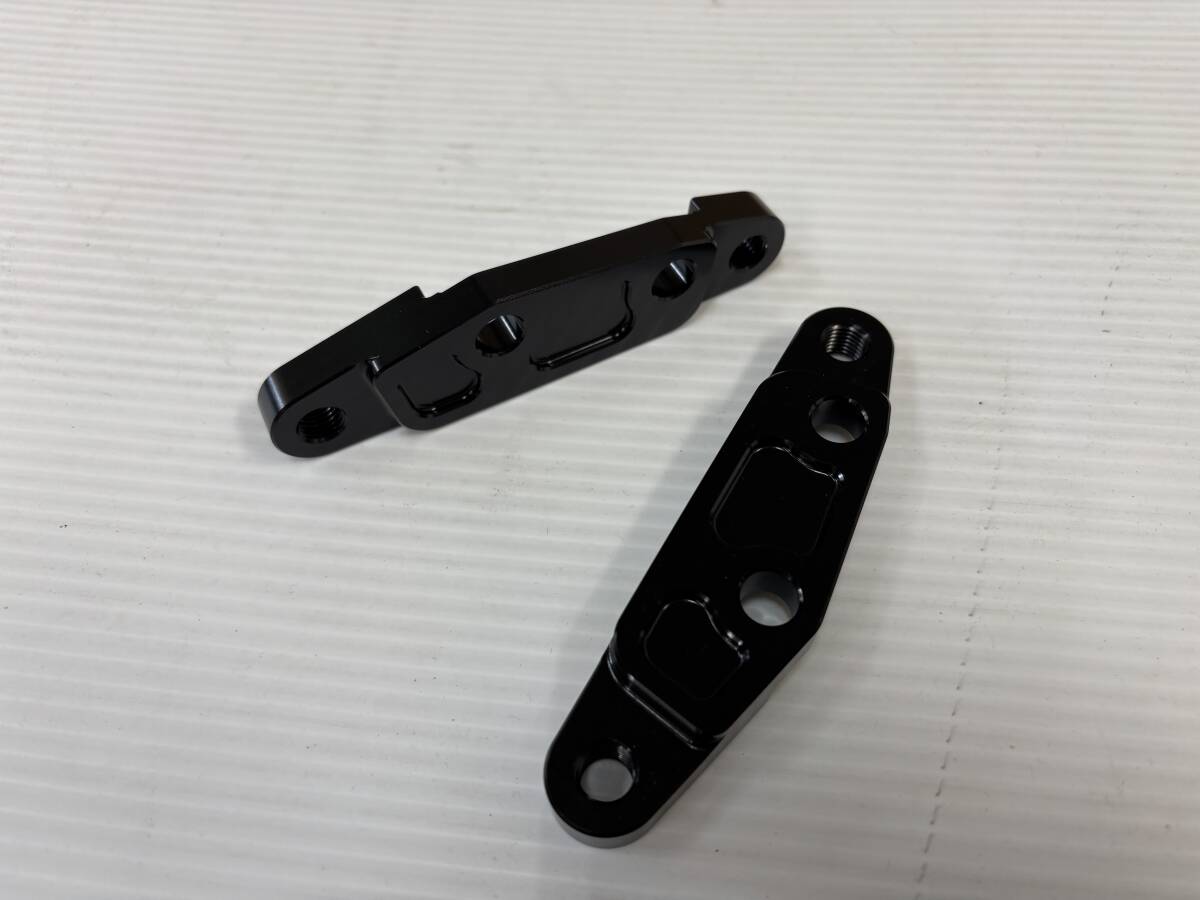 XJR1200 1300 純正フロントフォーク ブレンボ40mmピッチ 320φディスクローター用 キャリパーサポート左右 ブラック 新品拍卖