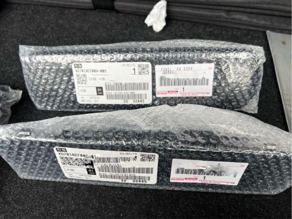 残りわずか!【未使用 トヨタ 純正】アクア NHP10 リア ウィンドウスイッチパネル 左右セット ピアノブラック塗装拍卖