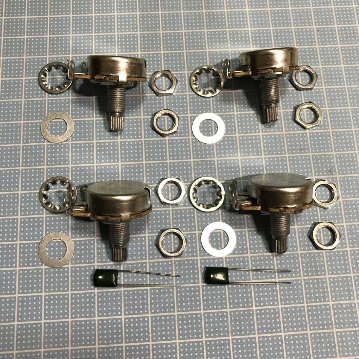 送料無料 A500KΩ 4個 ポット コンデンサー 予備 ナット付 24mm A500k ロングシャフト ボリューム トーン ギター ベース 500kΩ Aカーブ拍卖