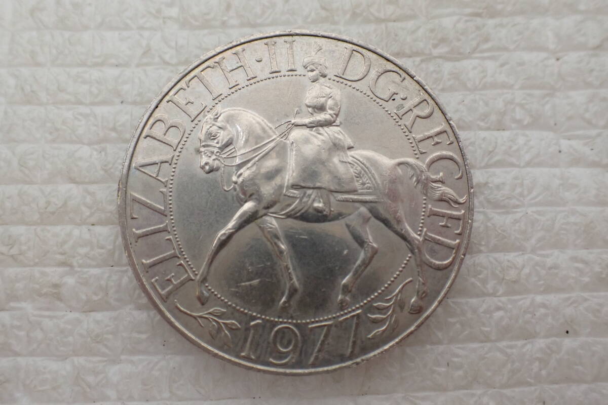 1977年 エリザベス二世女王陛下 在位25周年記念コイン 約28.6g 記念硬貨 記念メダル コレクション 定形外郵便全国一律180円 B1-A拍卖