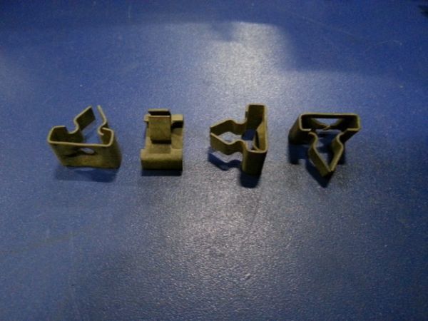 インパラ クリップ モール ナット ボルト べゼル NOS 59 58 60 コルベット トリム フォード ベルエア エルカミ シボレー ダッジ プリマス拍卖