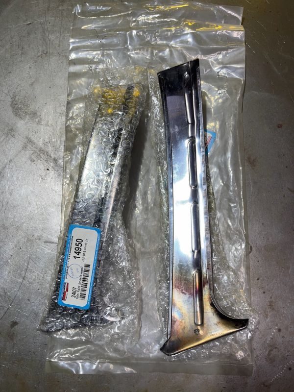 1955 1957 ベルエア エンブレム 1957 モール 55 BELAIR サイドモール トリム ペイント ディバイダー 55 フラッグ ゴールド NOS NOS拍卖