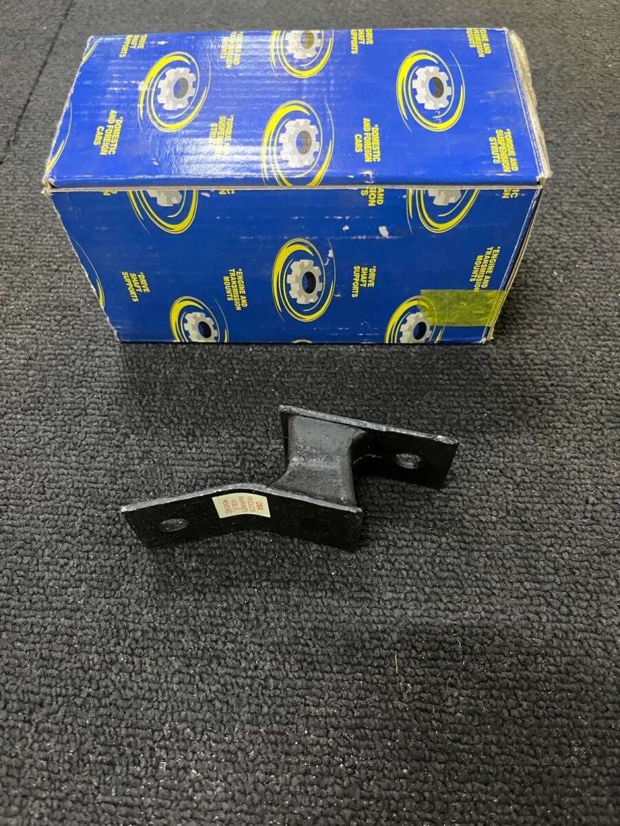 235 L6 1950 1951 3100 シボレー エンジンマウント ミッションマウント リア ゴム 261 216 直6 1952 1953 DEA EM-2057 トルクチューブ拍卖