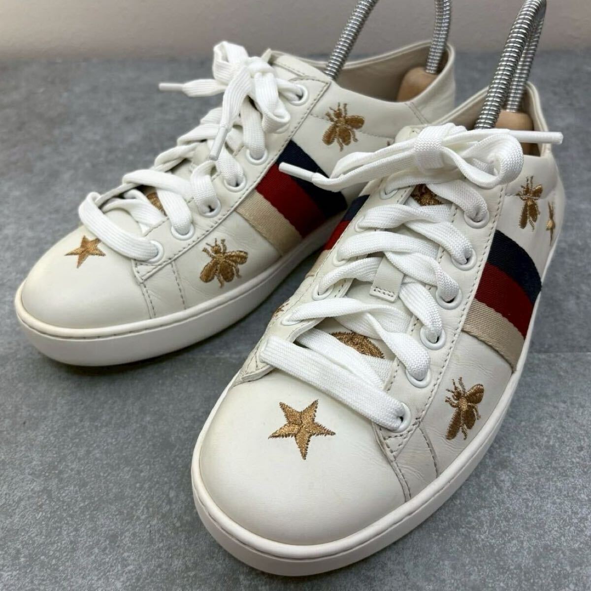 【現行品/美品】グッチ GUCCI エンブロイダリー エース ビー スニーカー シェリーライン レディース レザー 本革 35 22.0cm 白 ホワイト拍卖