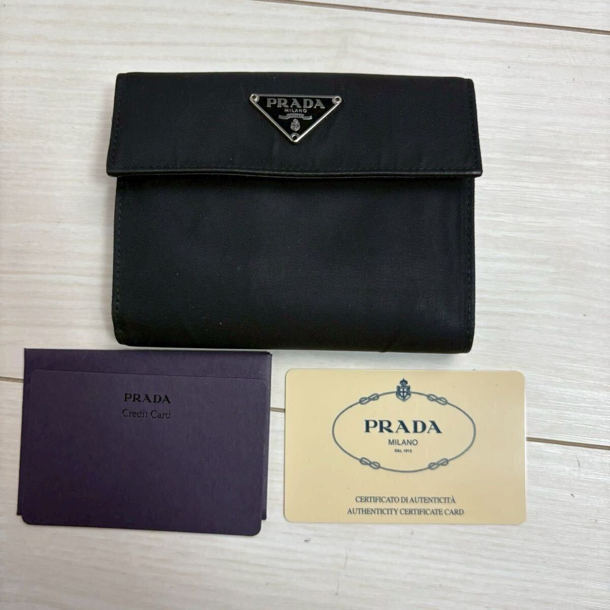 ギャランティ付き プラダ PRADA ナイロン 二つ折り財布 ウォレット ブラック 黒 三角ロゴ トライアングルロゴ拍卖