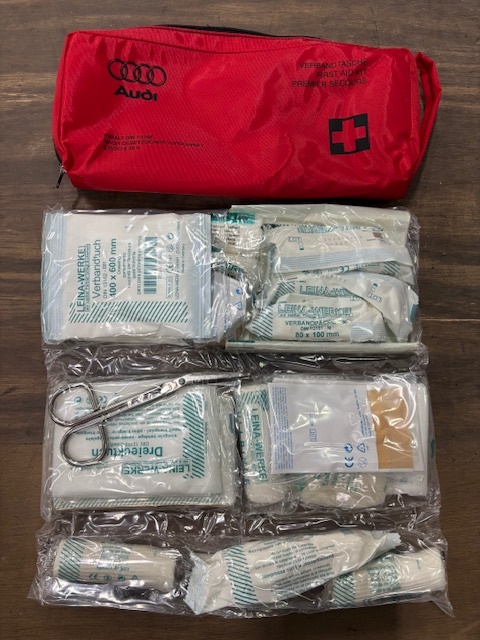 maMF★H15★アウディTTクーペ★純正★ファーストエイドキッド 救急セット FIRST SID KIT★Audi/8NAUQ/部品取り車拍卖
