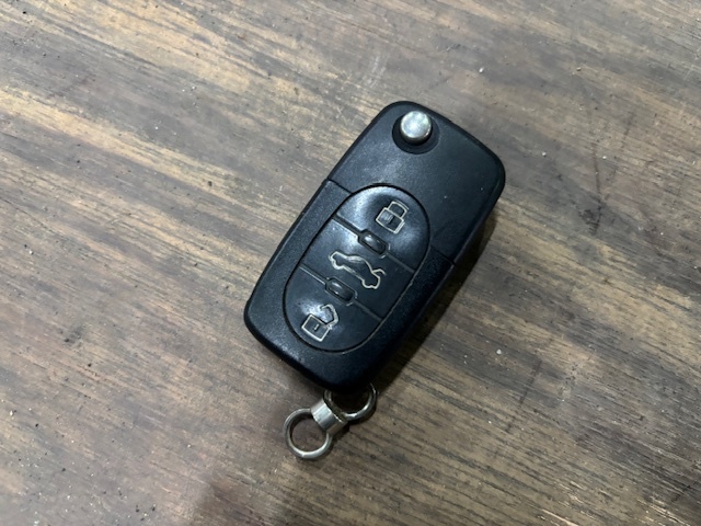 maMF★H15★アウディTTクーペ★純正★キーレス スマートキー スペアキー 鍵 リモコンキー★Audi/8NAUQ/部品取り車拍卖